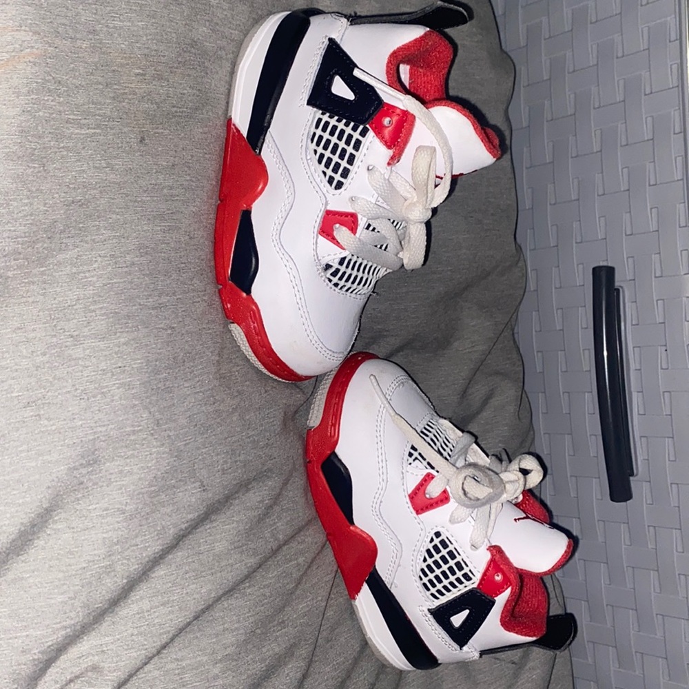 Fire red jordan 4s 6c